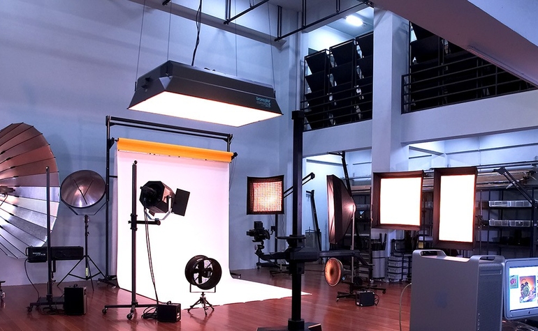 Attachment with 3 honeycomb grids & 2 aperture masks Attachment with 3 honeycomb grids 